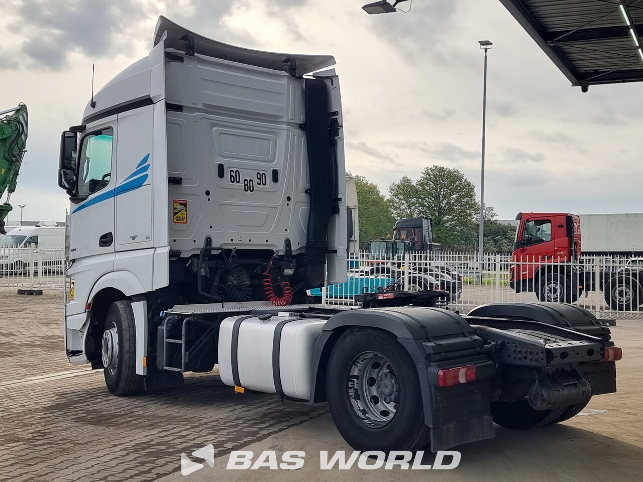 Other : Mercedes Actros 1851 4X2 Vetopöytäauto