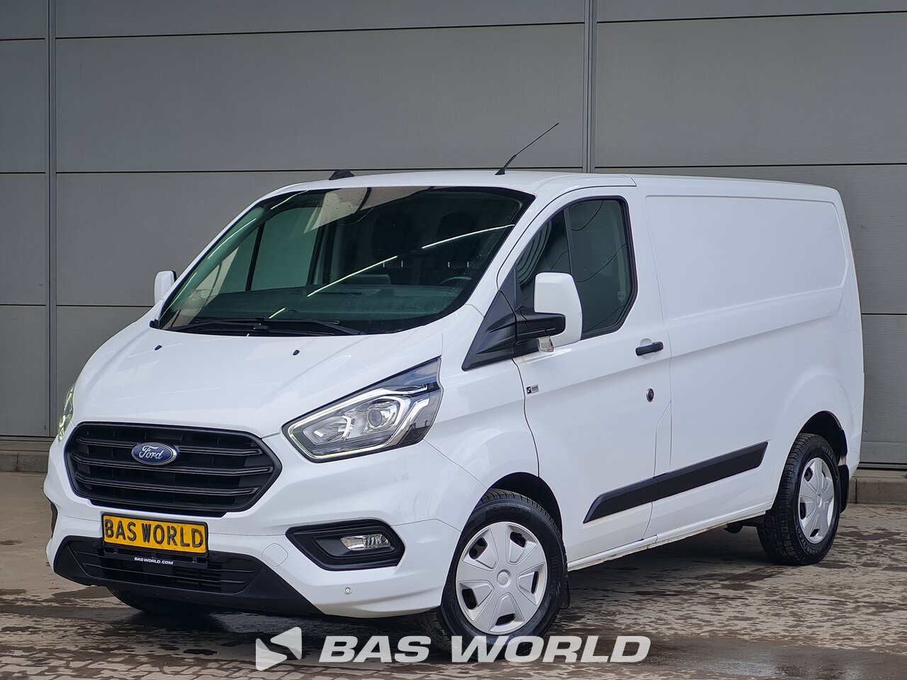 Front left : Ford Transit Custom  130PK Suljettu pakettiauto