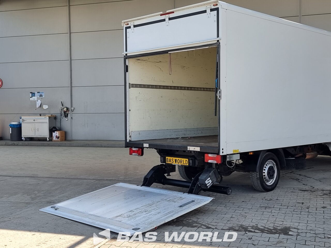 Back right : Iveco Daily 35S16 Lastbiler med lukket kasse