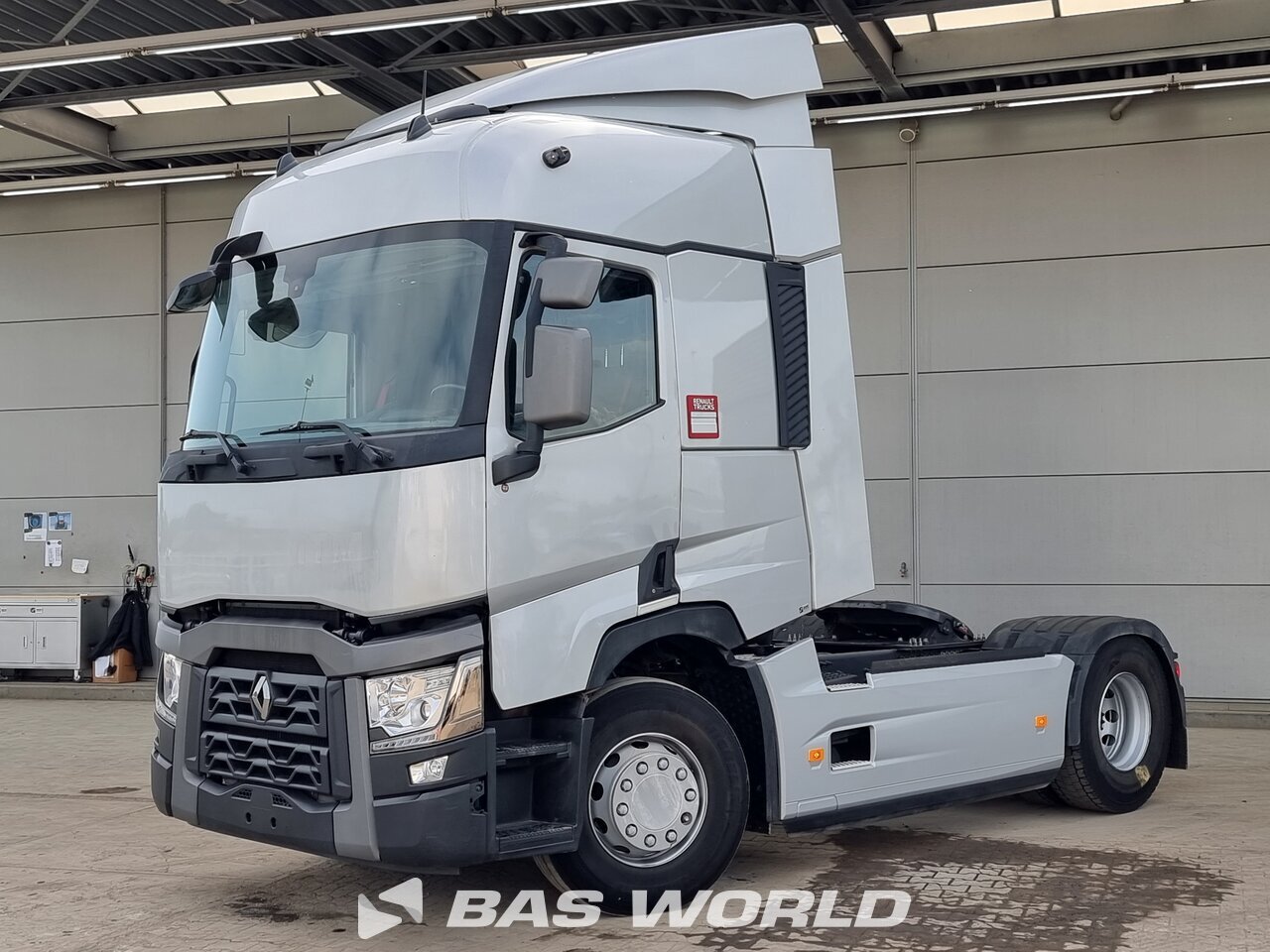 Front left : Renault T 430 4X2 Trækker