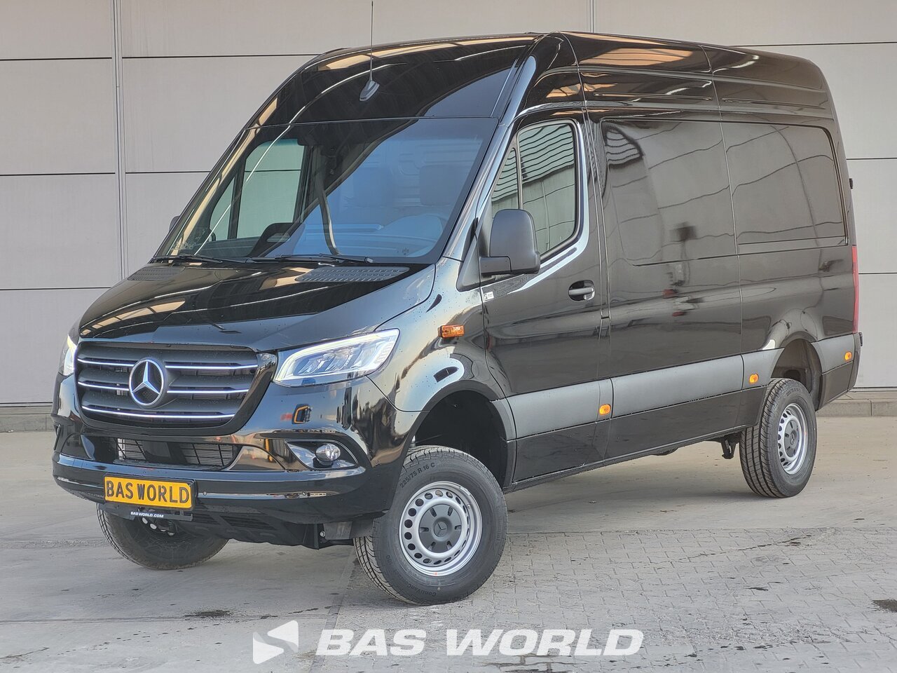 Mercedes Sprinter 319 CDI Closed box van BAS World