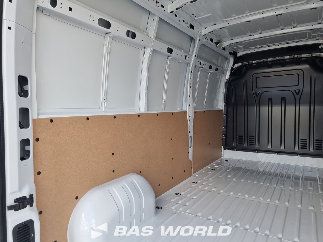Superstructure interior : Renault Master 150PK Lukket varevogn