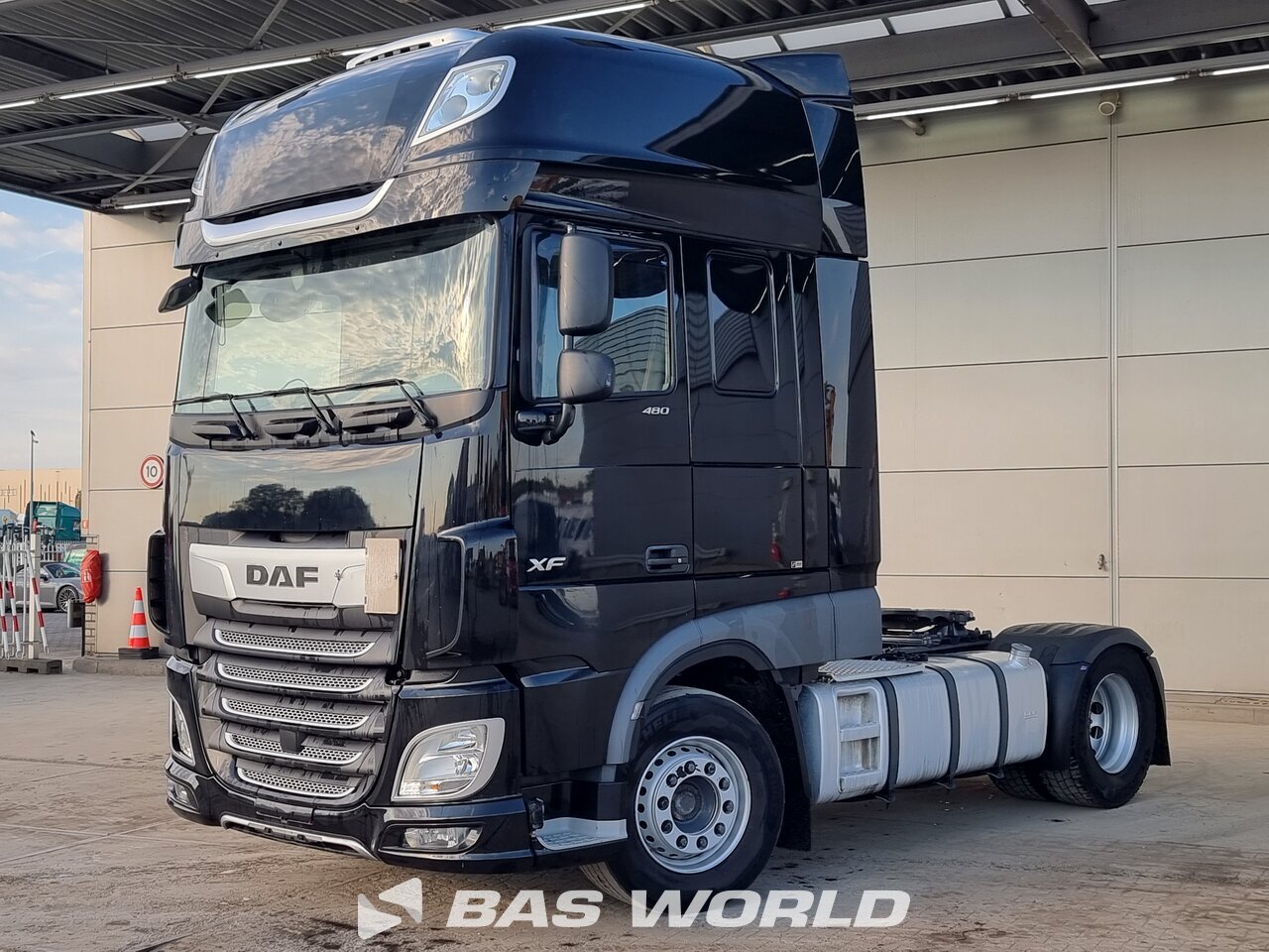 Front left : DAF XF 480 4X2 Trækker