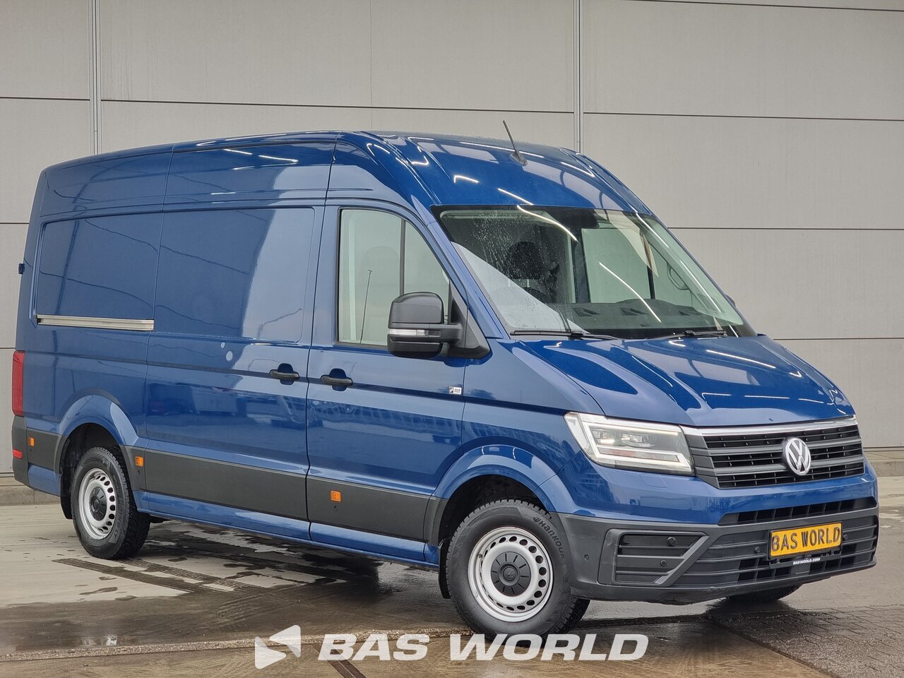 Front right : Volkswagen Crafter 177pk Suljettu pakettiauto