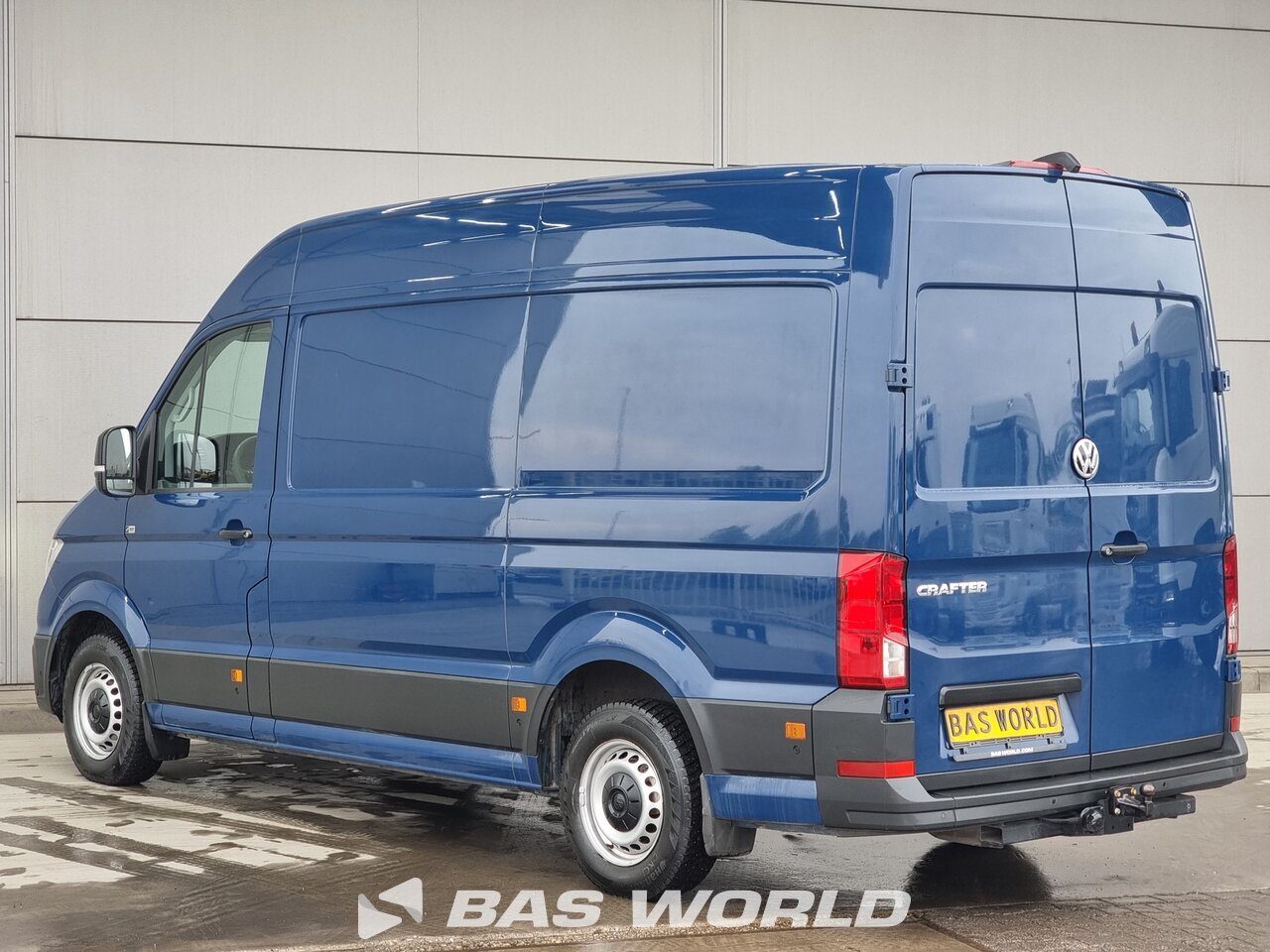 Back left : Volkswagen Crafter 177pk Suljettu pakettiauto