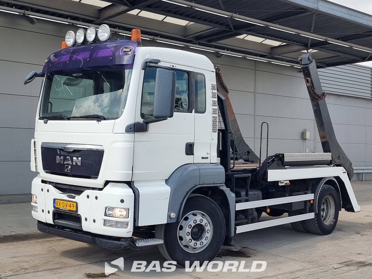 Front left : MAN TGS 18.320 4X2 Hiab Type: SLT142 Nostovarsi