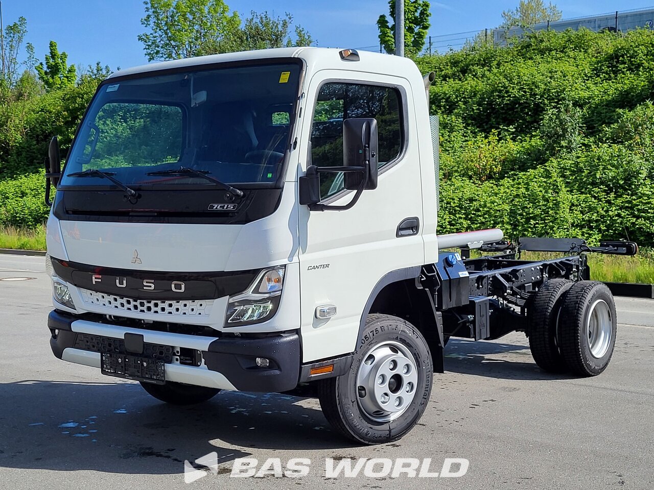 Front left : Mitsubishi Canter 7C15 4X2 Chassis lastbil