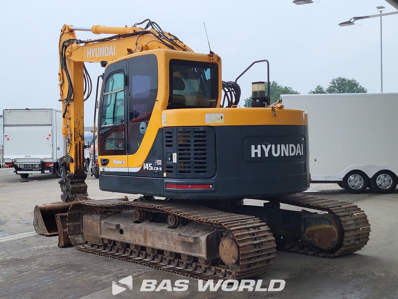 Back left : Hyundai Kaivinkone