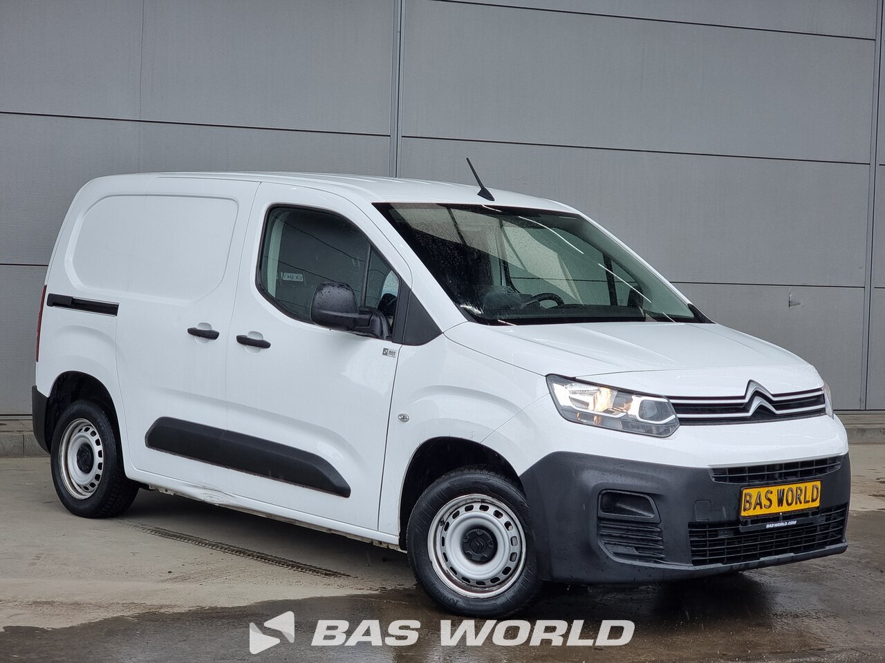 Front right : Citroën Berlingo 100PK Lukket varevogn
