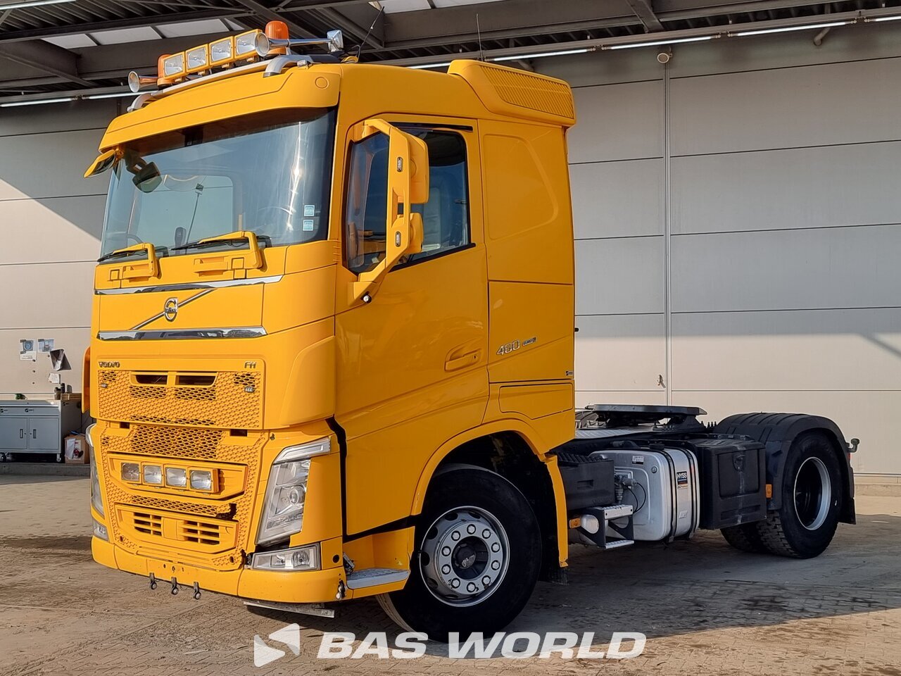 Front left : Volvo FH 460 4X2 Trækker