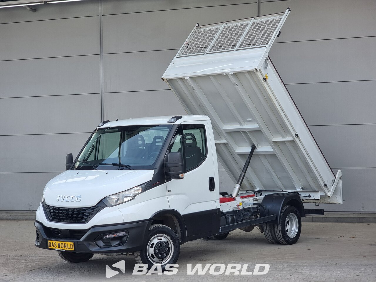 Front left : Iveco Daily 35C16 Tippelad