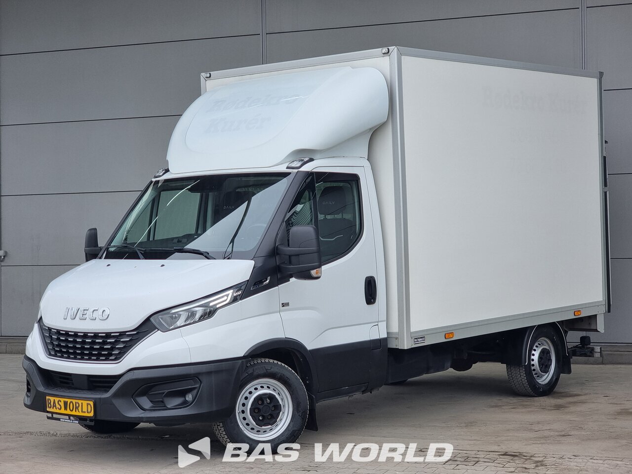 Front left : Iveco Daily 35S16 Containere pentru