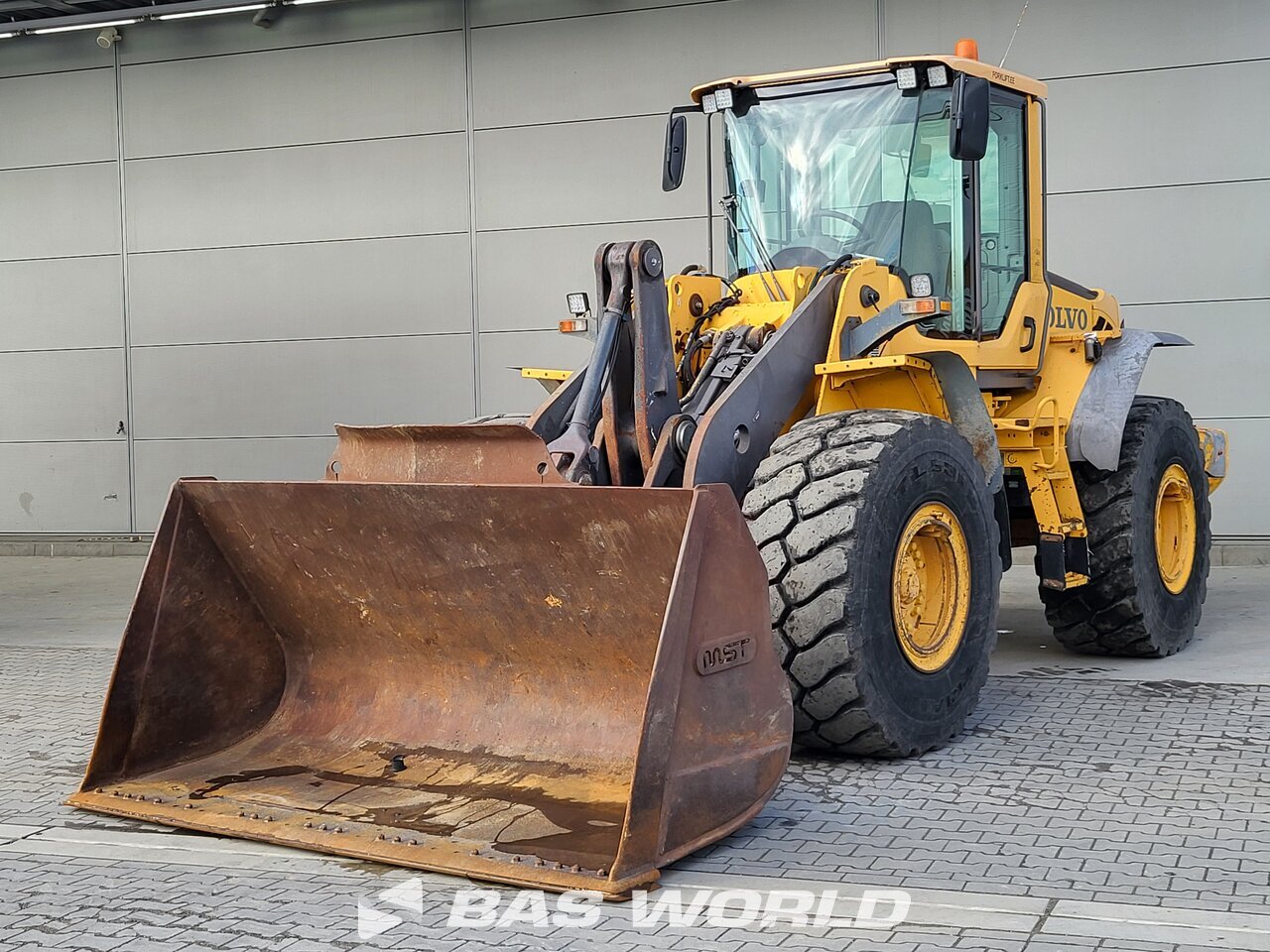 Front left : Volvo Încărcător frontal pe roți