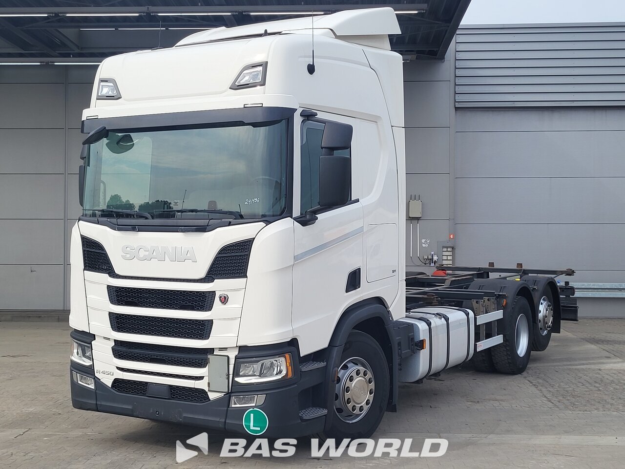 Front left : Scania R450 6X2 Camion Swap Body