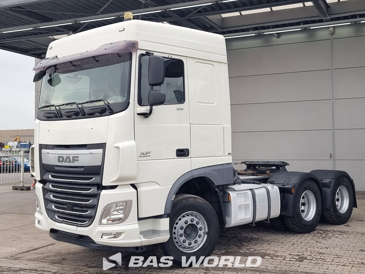 Front left : DAF XF 510 6X4 Trækker