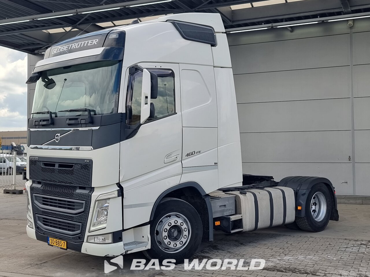 Front left : Volvo FH 460 4X2 Cap tractor