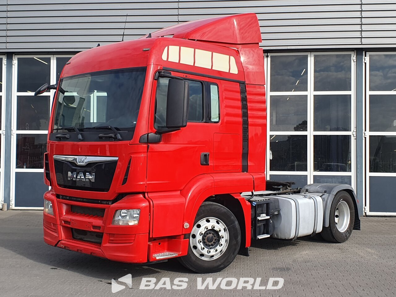 Front left : MAN TGS 18.400 4X2 Trækker
