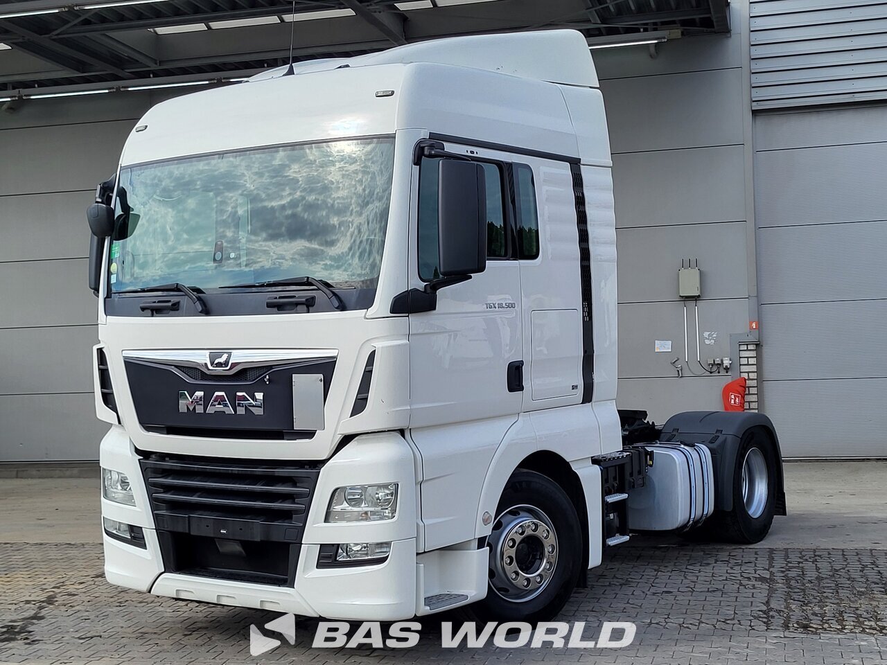 Front left : MAN TGX 18.500 4X2 Cap tractor