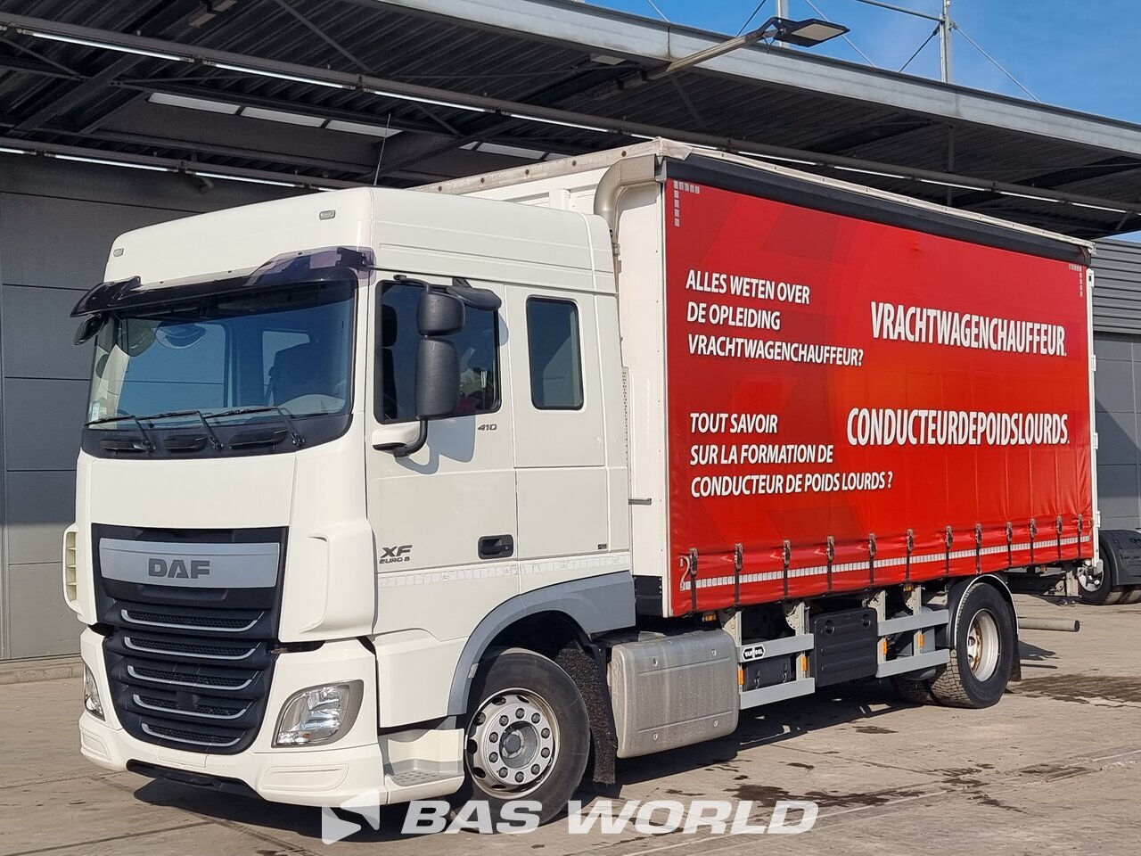 Front left : DAF XF 410 4X2 Van Hool ستارة