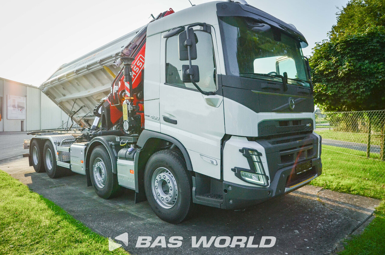 Front left : Volvo FMX 460 8X4 KH-Kipper Tippelad lastbil