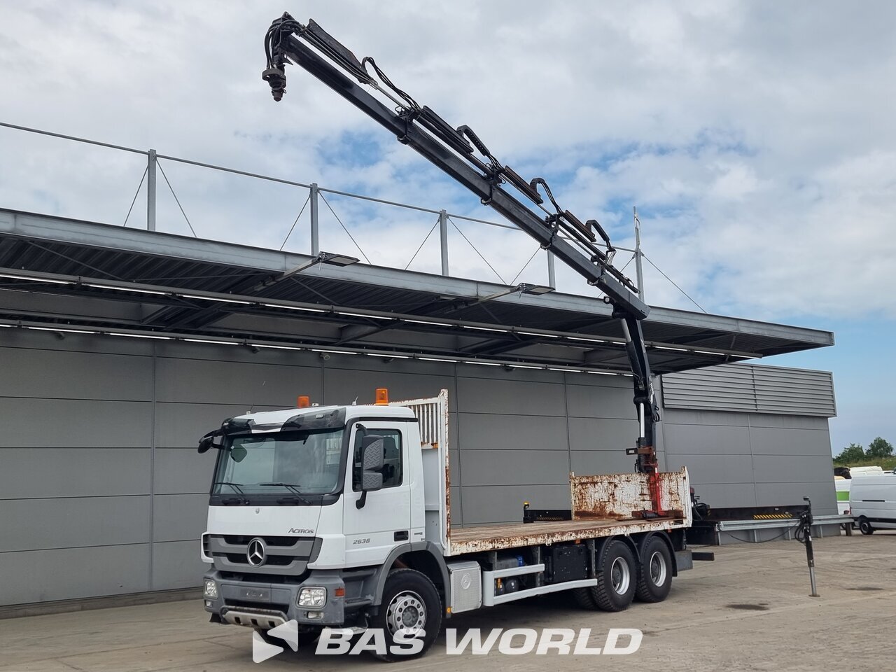 Front left : Mercedes Actros 2636 6X4 Blanchard Dropside camion