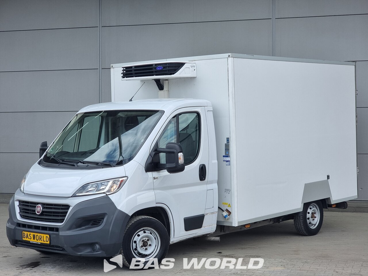 Front left : Fiat Ducato 150pk Lukket kølevarevogn