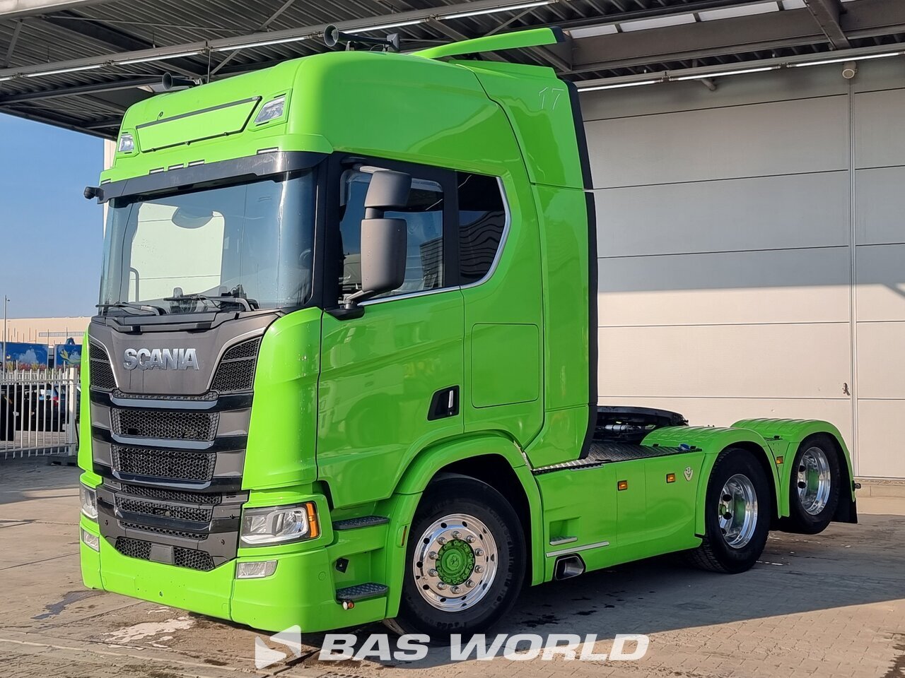 Front left : Scania R580 6X2 Cap tractor