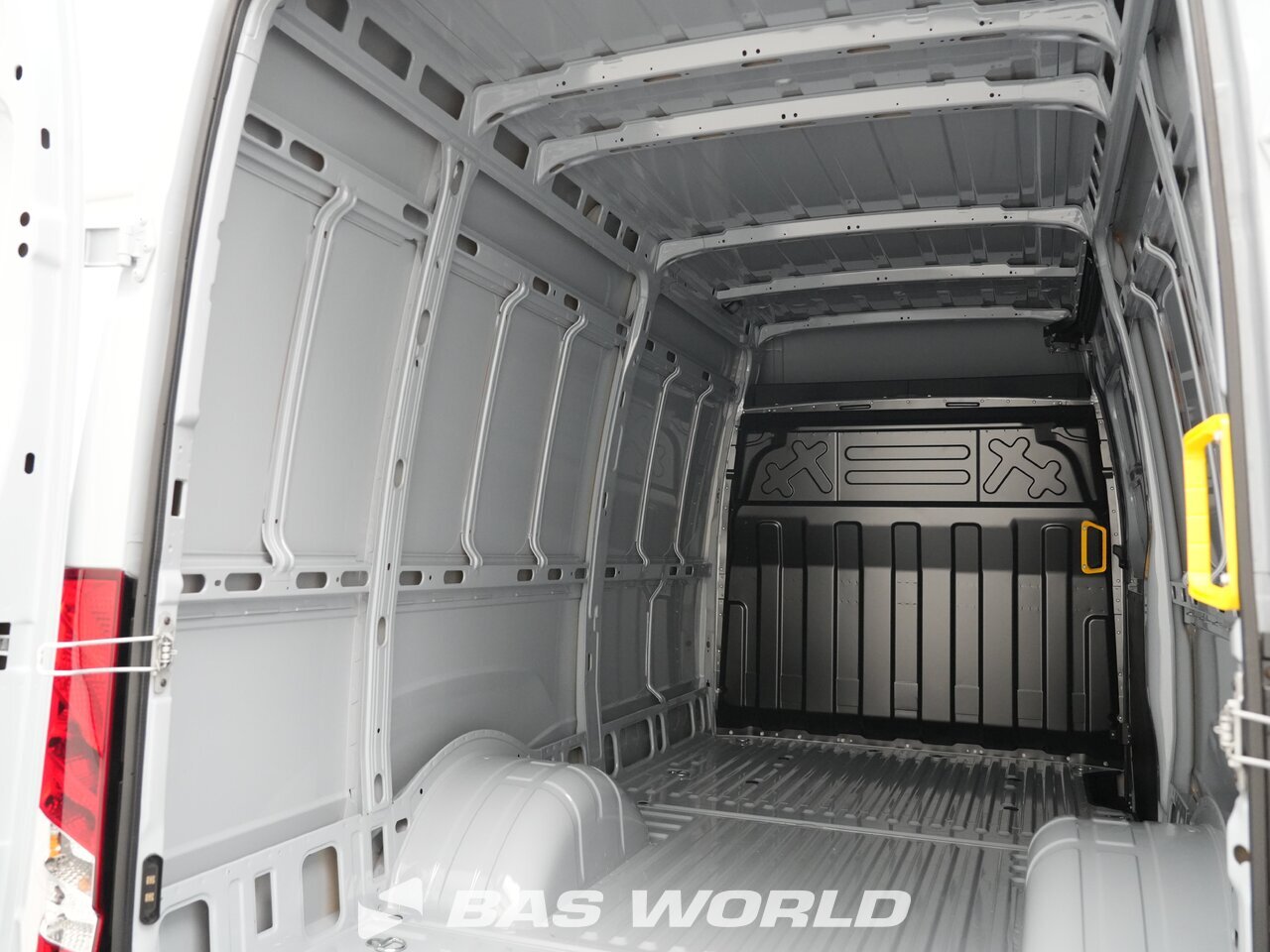 Other : Iveco Daily 35C21 Затворен ван