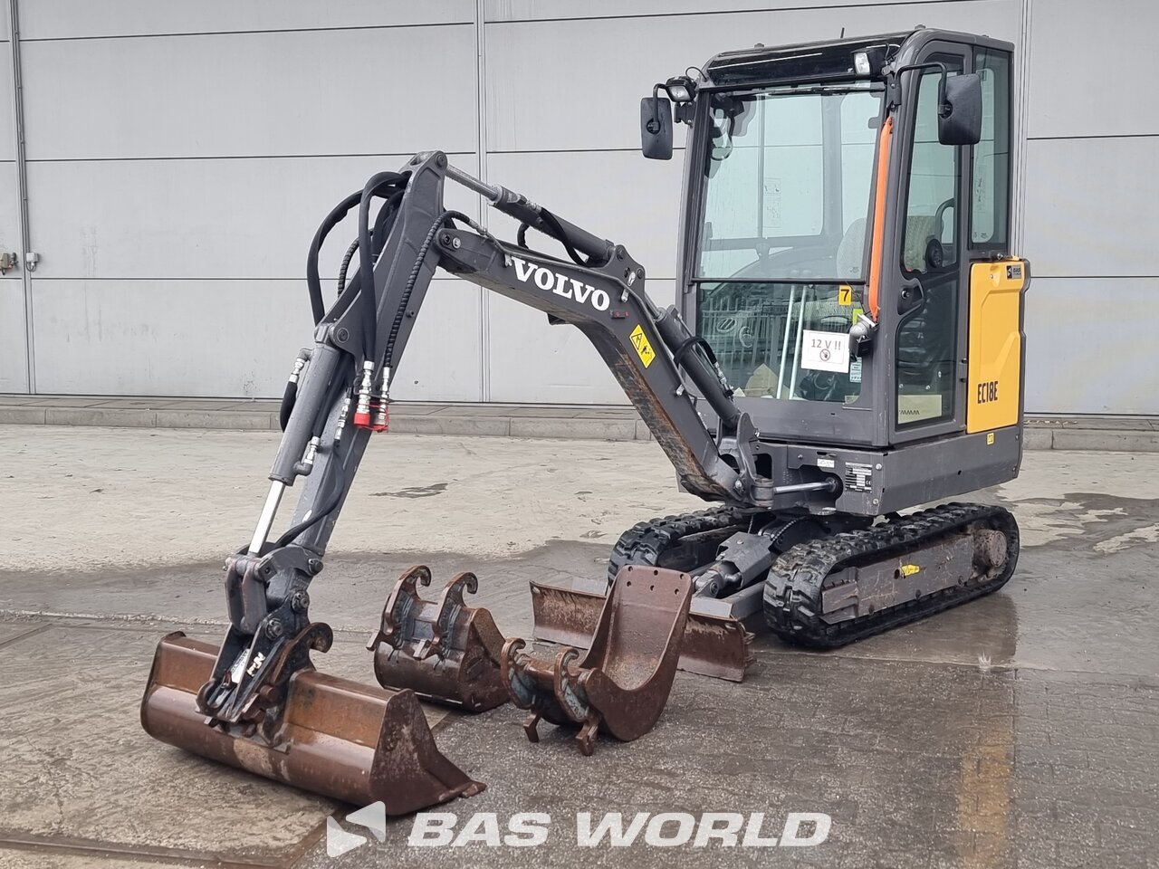 Front left : Volvo Mini excavatoare