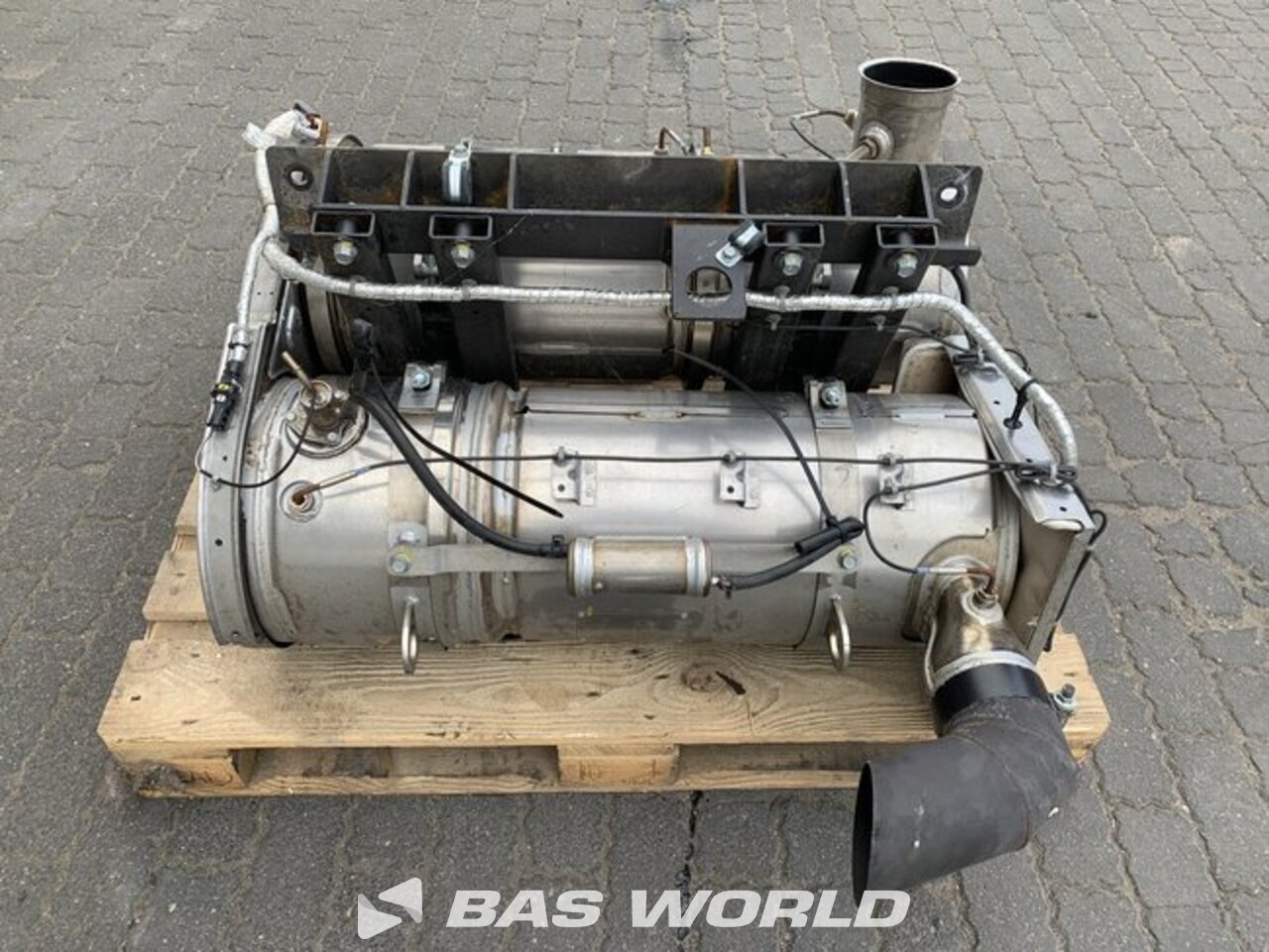 Front left : Doosan DL08-MFE00 Overig
