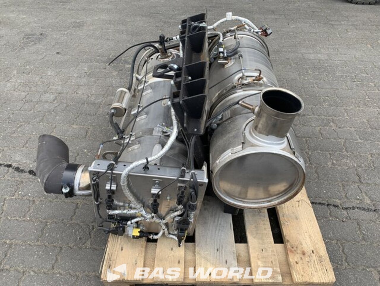 Front left : Doosan DL08-MFE00 Overig