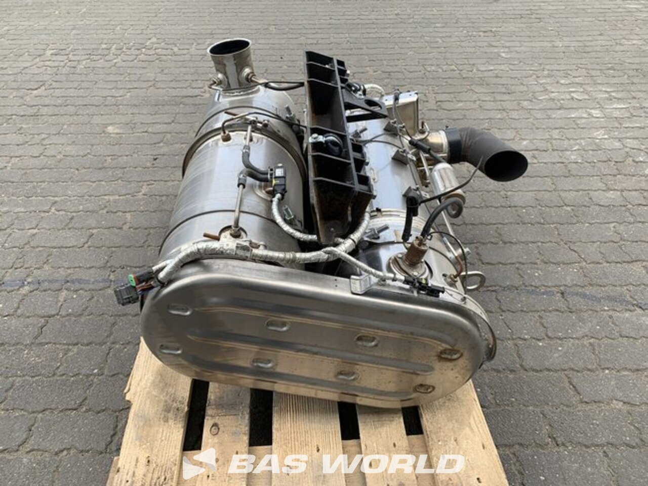 Front left : Doosan DL08-MFE00 Overig