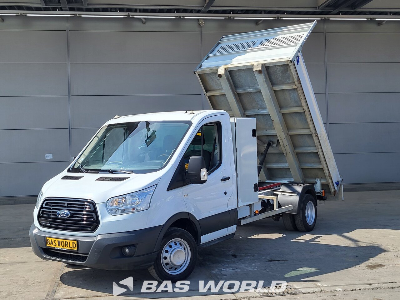 Front left : Ford Transit 170pk شاحنة قلابة