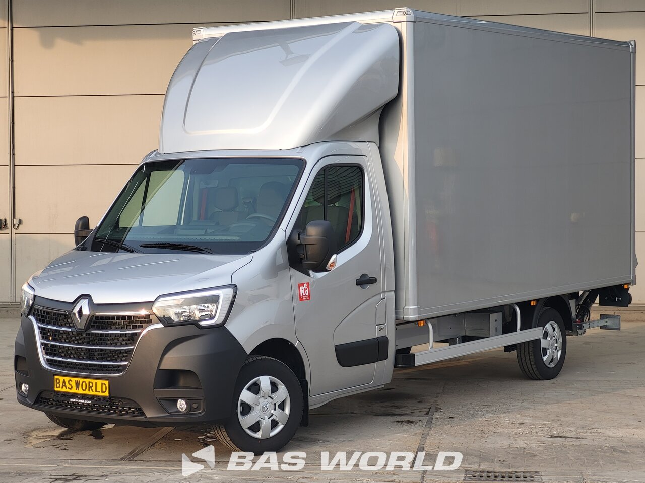 Front left : Renault Master 165PK صندوق مغلق