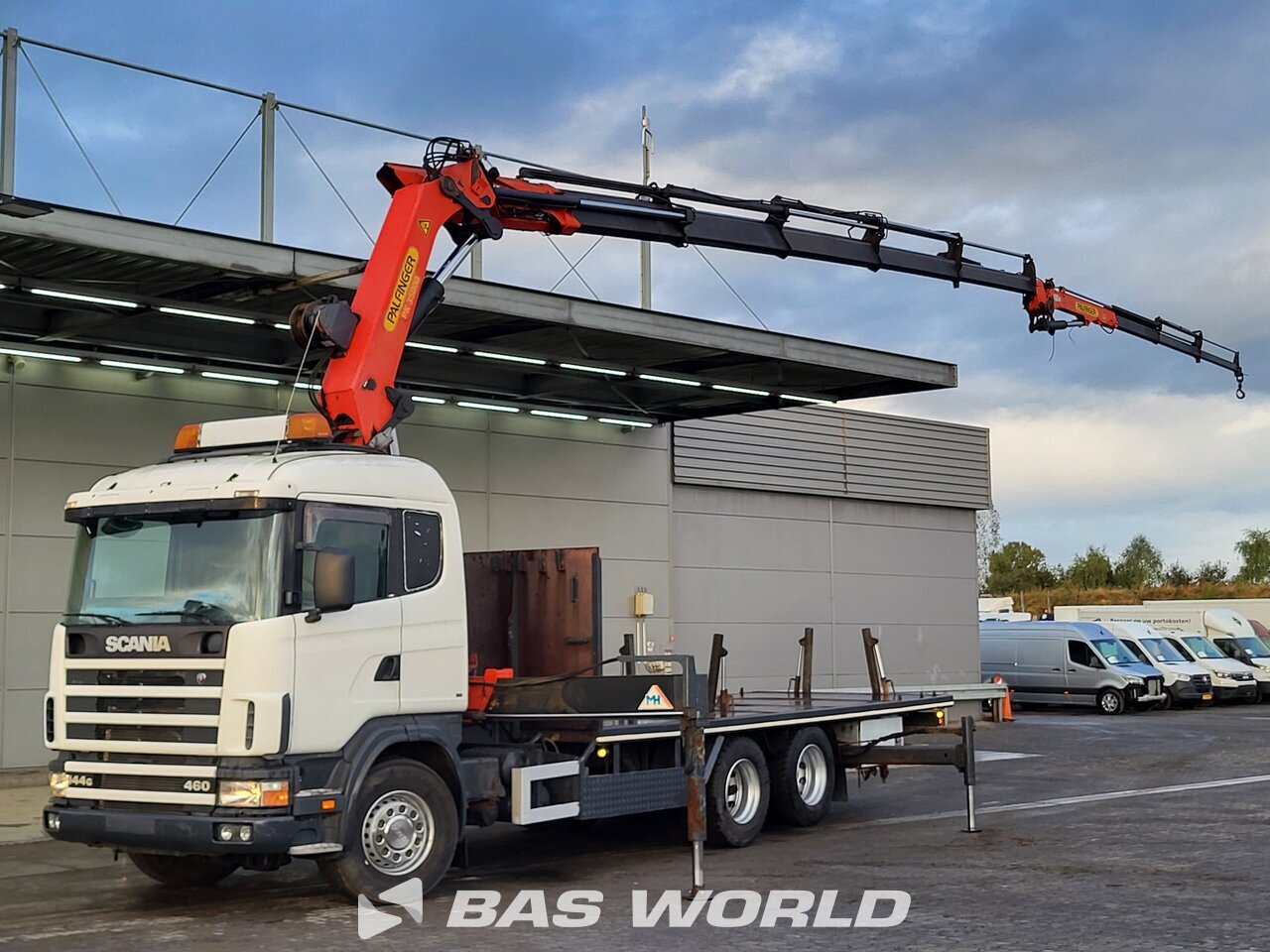 Front left : Scania R144 6X2 Pianale camion