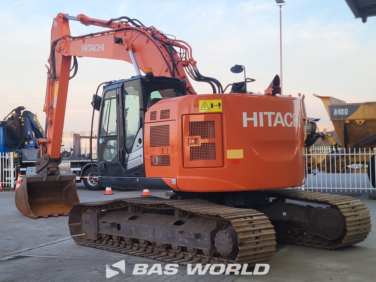 Hitachi ZX225 USLC -5 raupenbagger - BAS World