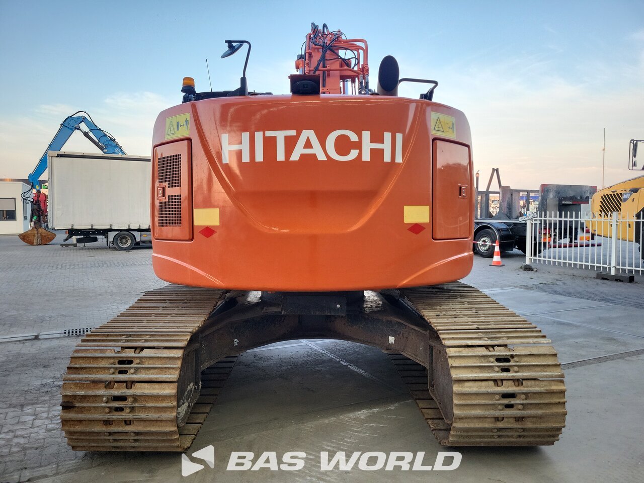 Hitachi ZX225 USLC -5 raupenbagger - BAS World