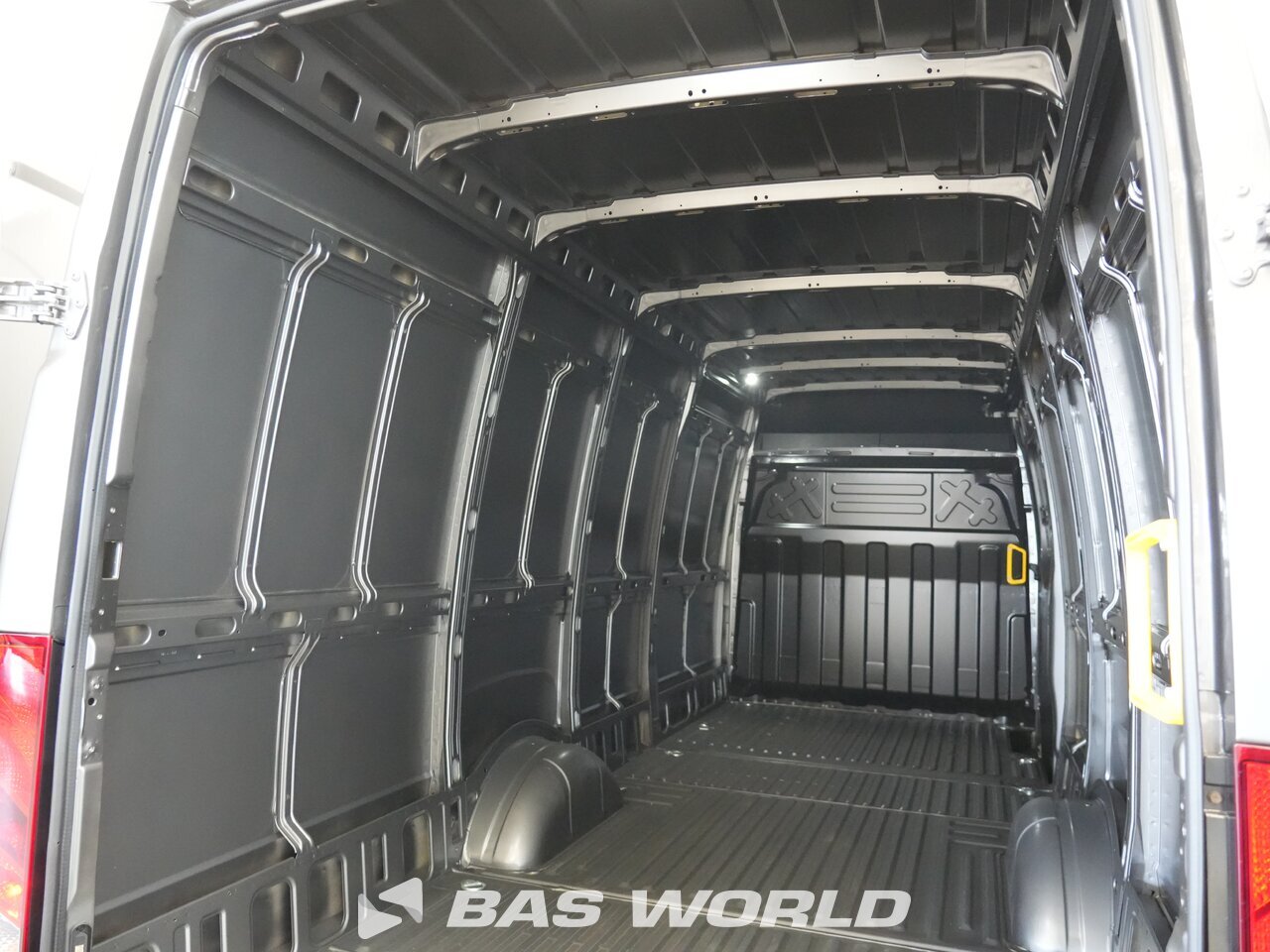 Other : Iveco Daily 35S21 شاحنة خفيفة بصندوق مغلق