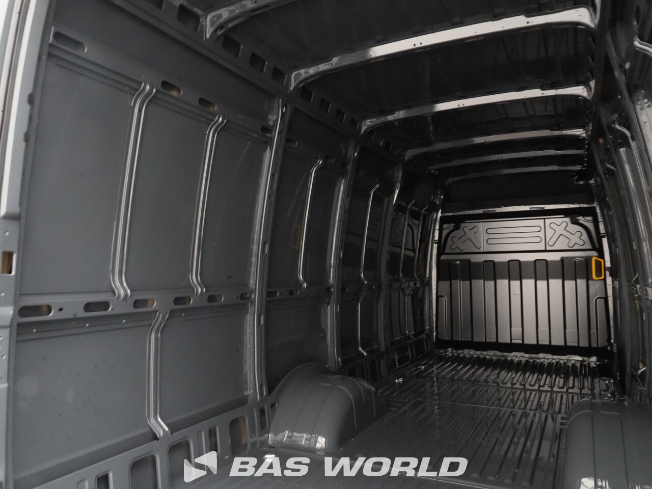 Other : Iveco Daily 35C21 شاحنة خفيفة بصندوق مغلق