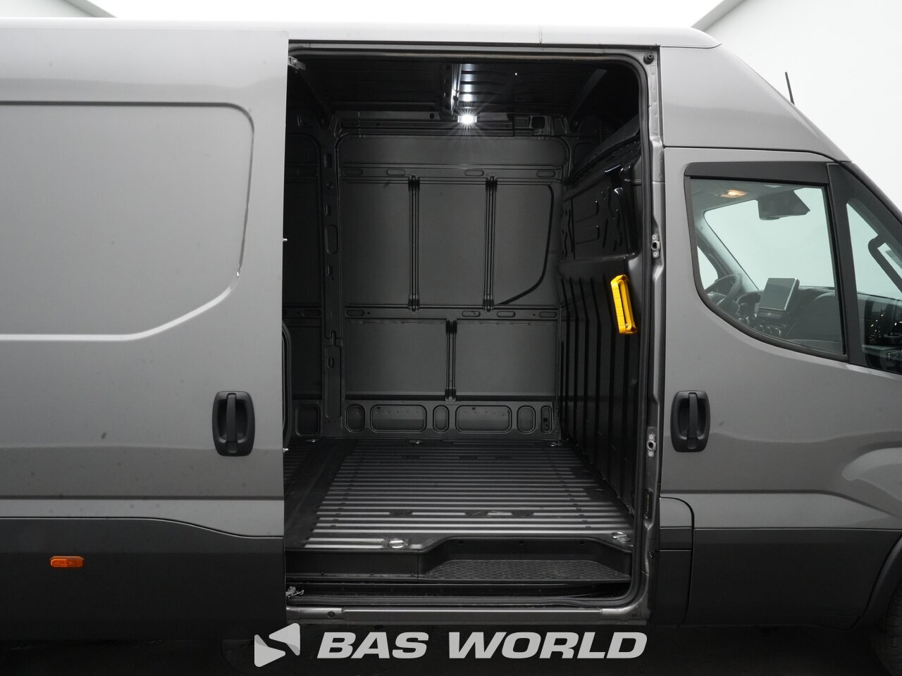 Other : Iveco Daily 35C21 Затворен ван