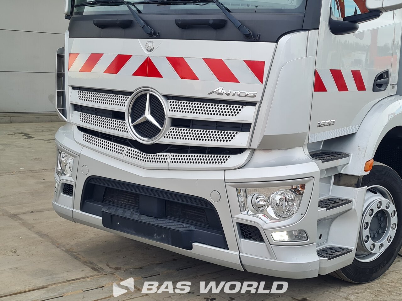 Other : Mercedes Antos 1830 Nacelle élévatrice