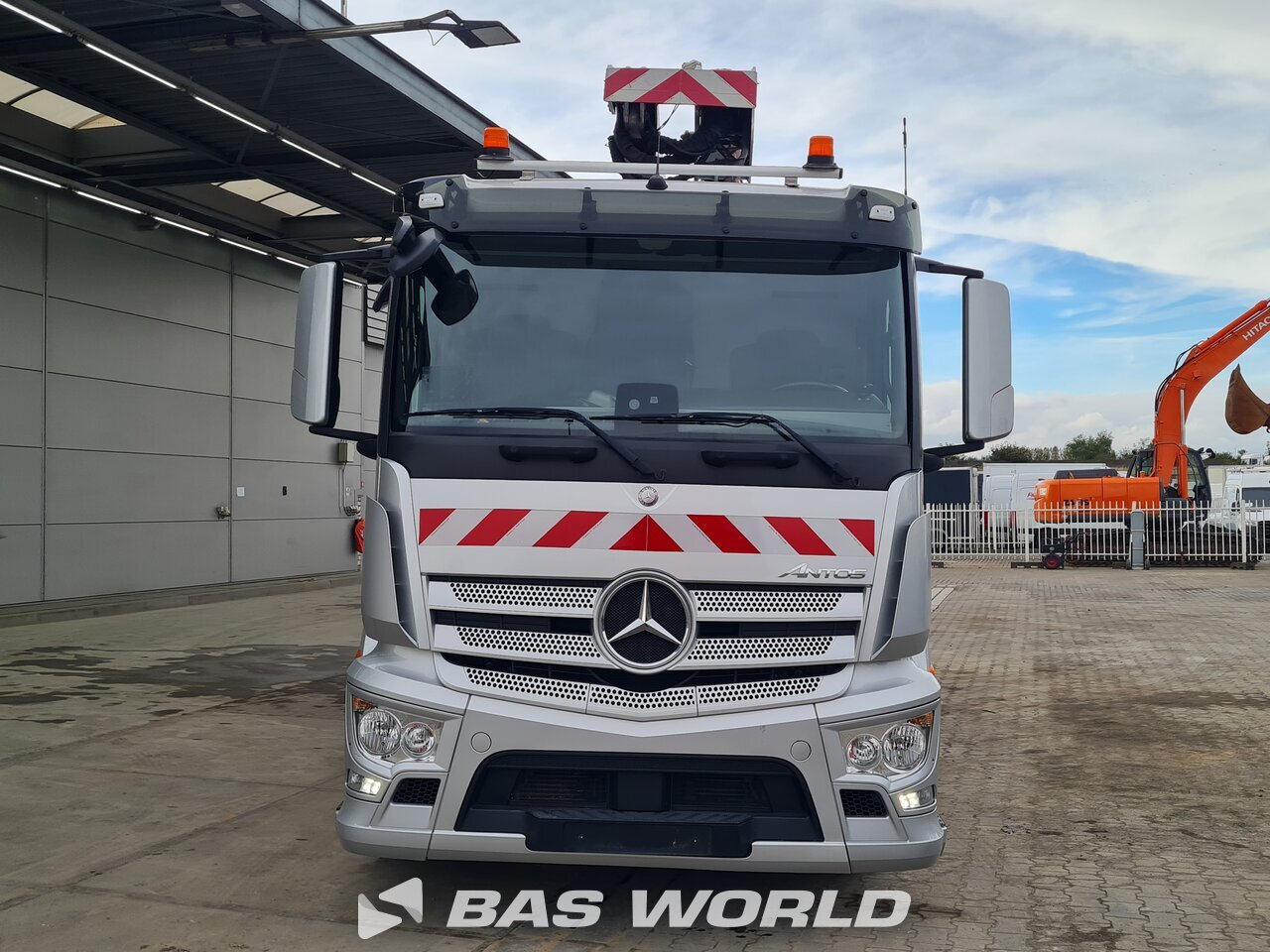 Other : Mercedes Antos 1830 Nacelle élévatrice