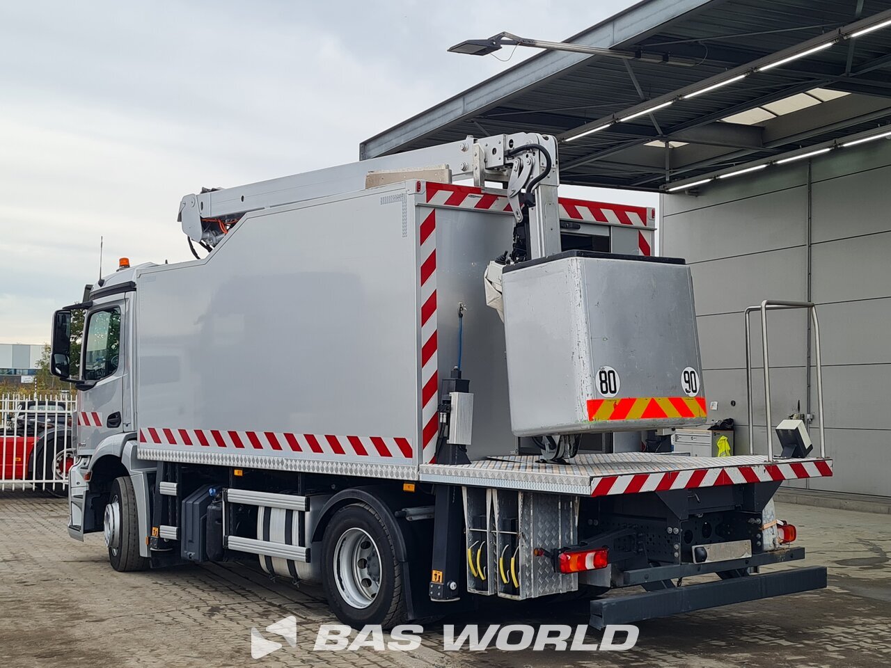 Other : Mercedes Antos 1830 Nacelle élévatrice
