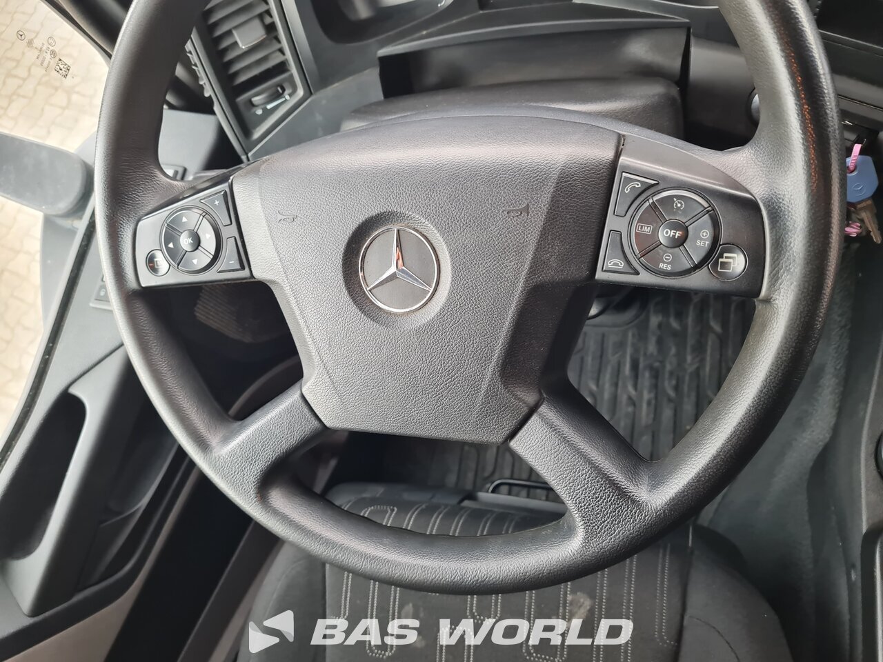 Other : Mercedes Antos 1830 Nacelle élévatrice