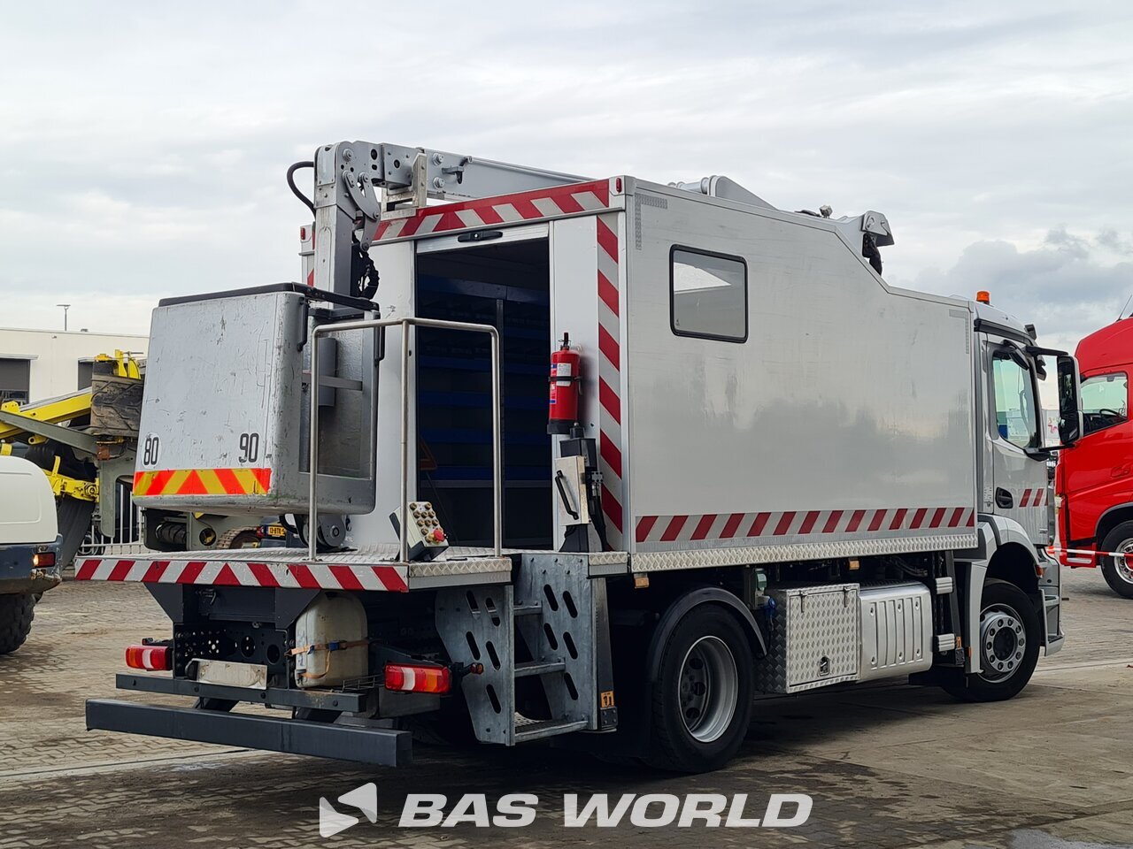 Other : Mercedes Antos 1830 Nacelle élévatrice
