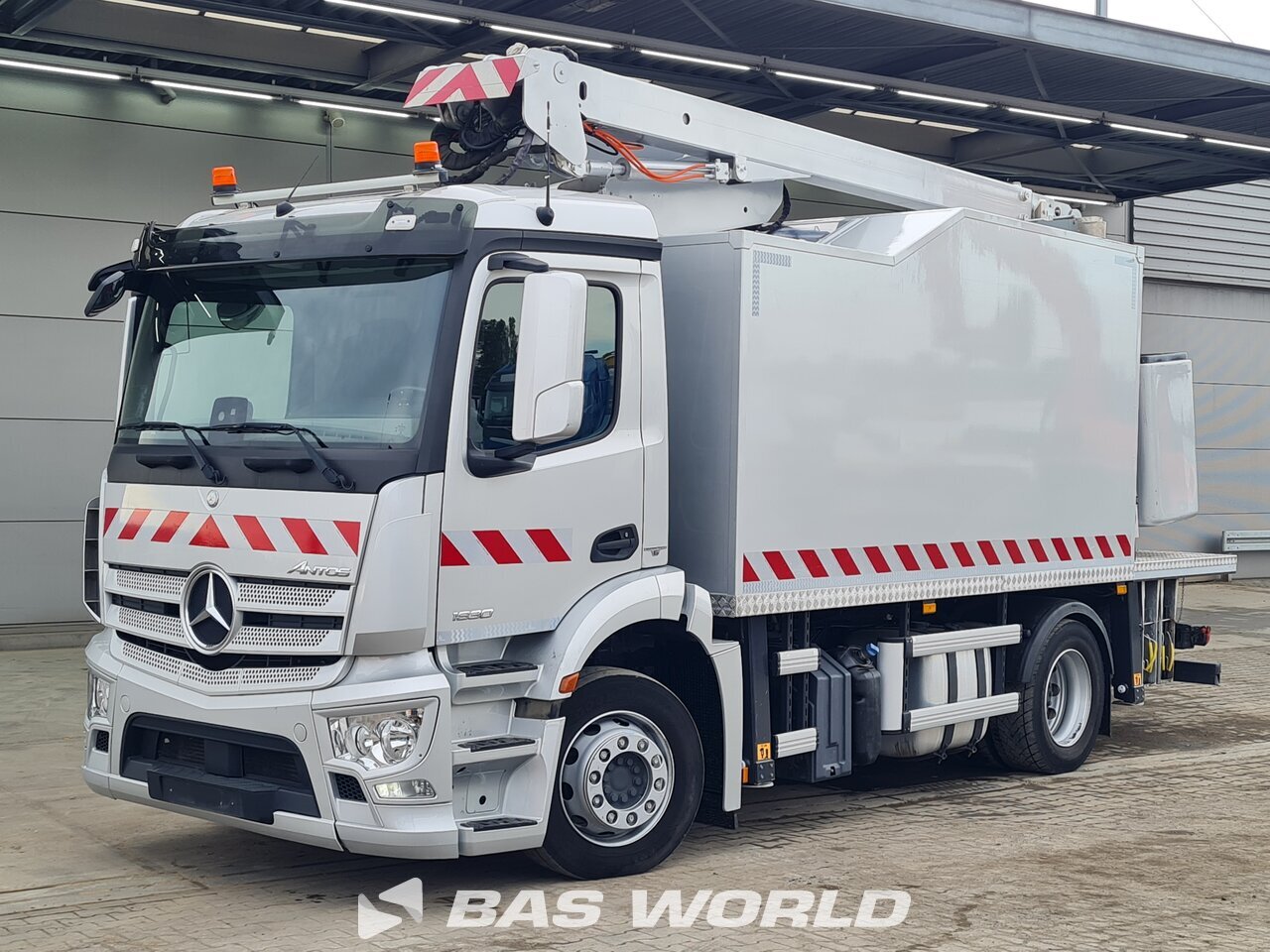 Other : Mercedes Antos 1830 Nacelle élévatrice