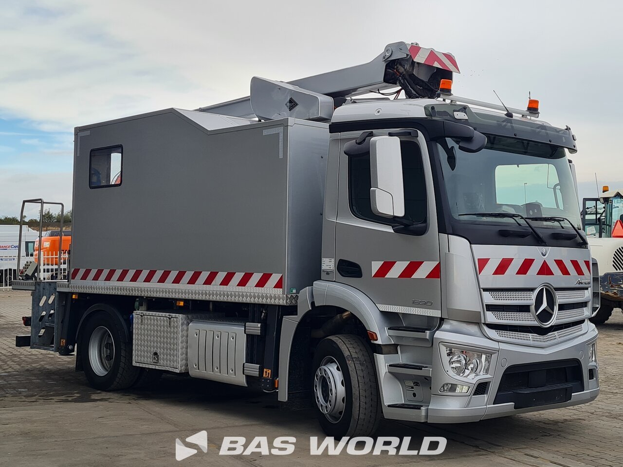 Other : Mercedes Antos 1830 Nacelle élévatrice