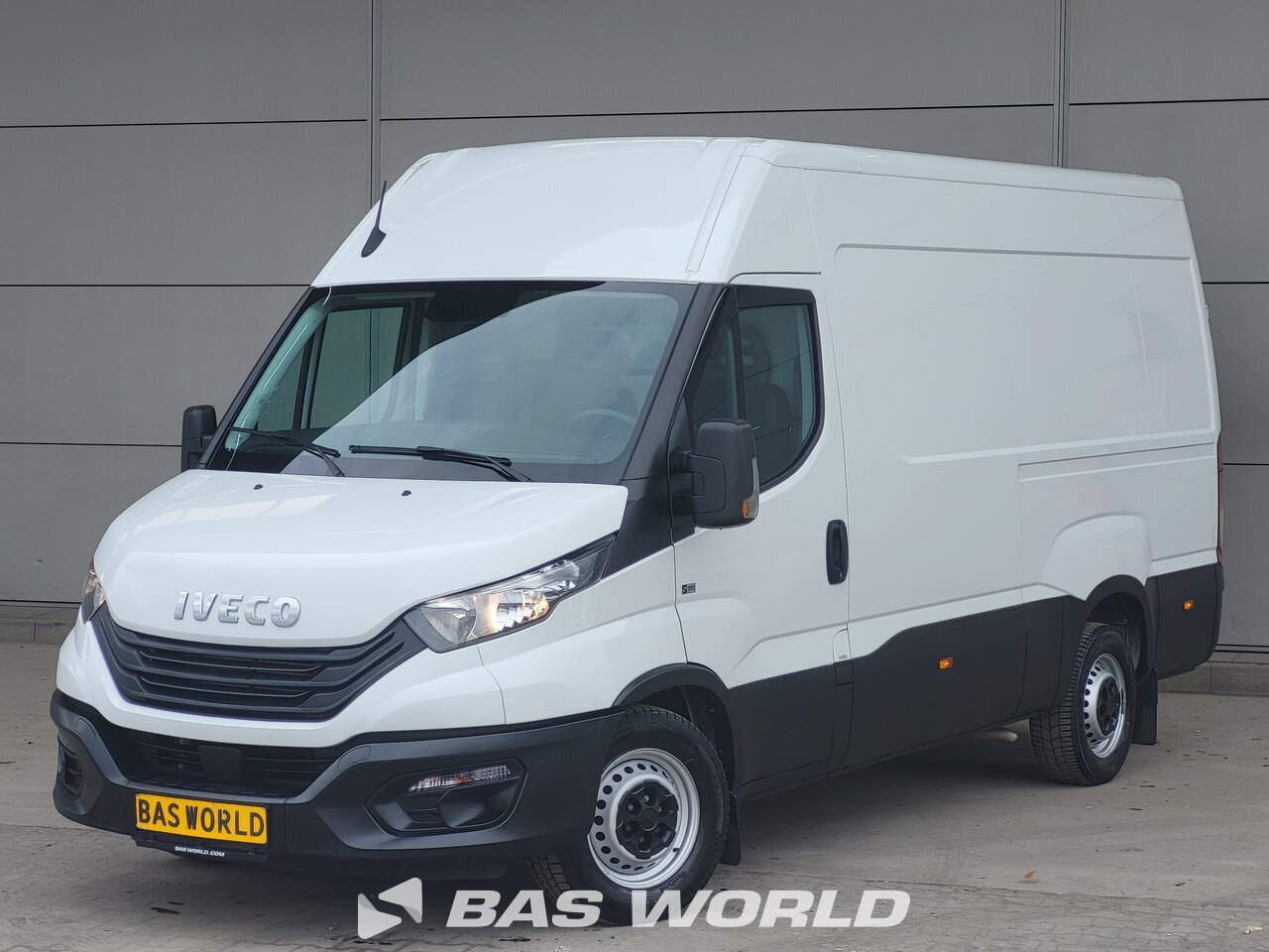 Front left : Iveco Daily 35S16 Gesloten bestelwagen