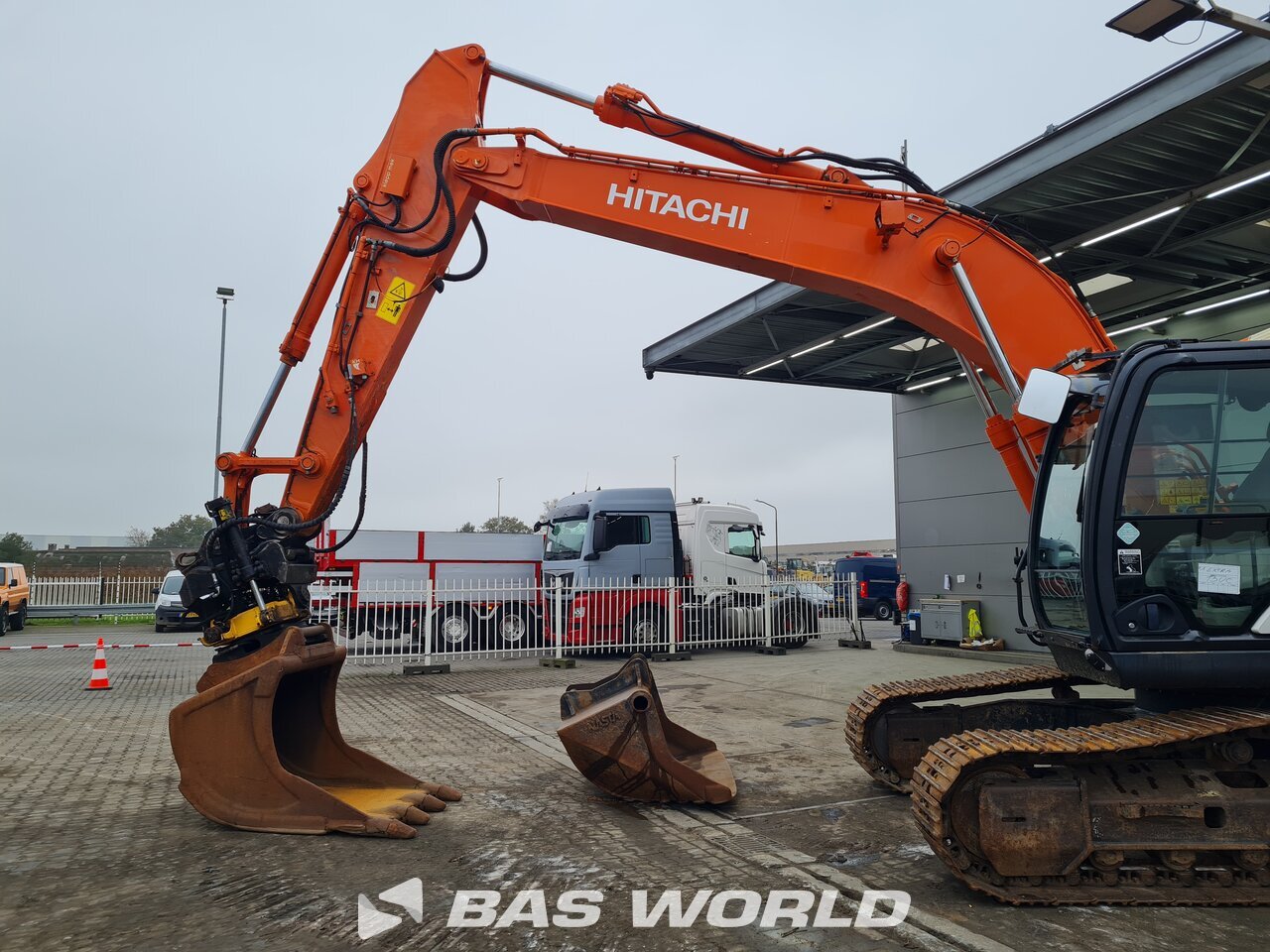 Hitachi ZX210 LC -5 Crawler excavators - BAS World