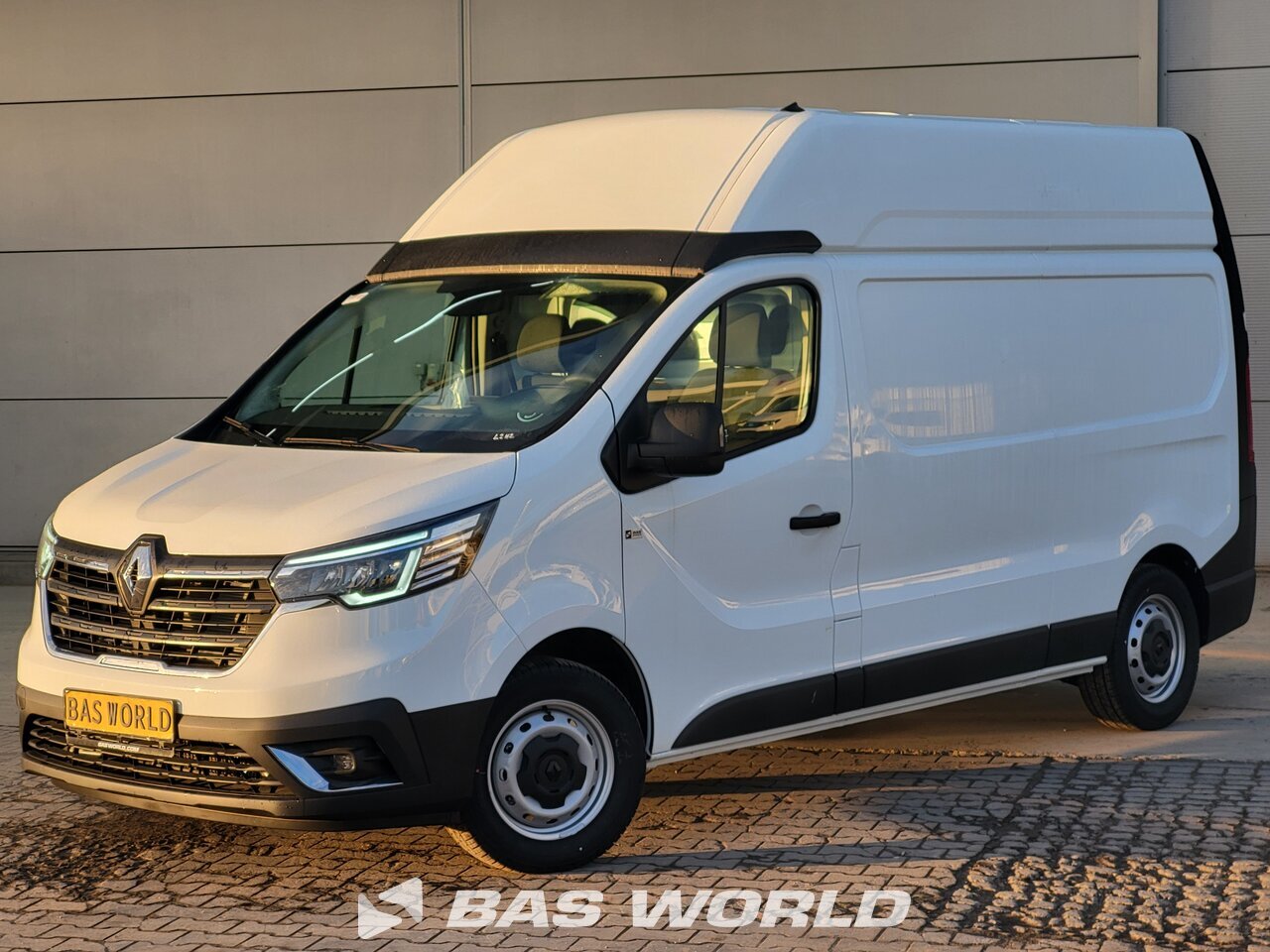 Renault Trafic 170pk Closed box van BAS World